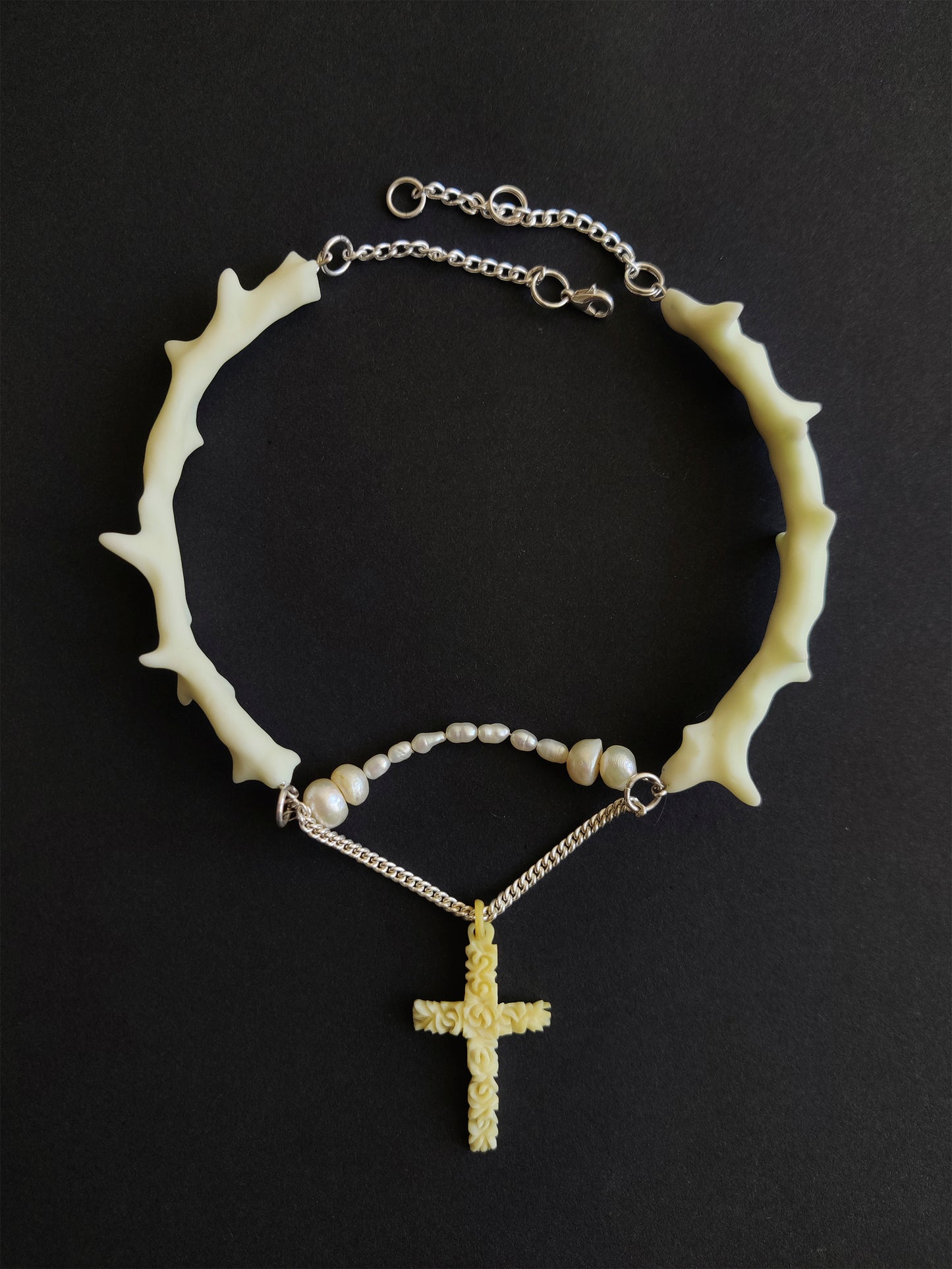 Fluorescent Thorn Choker
