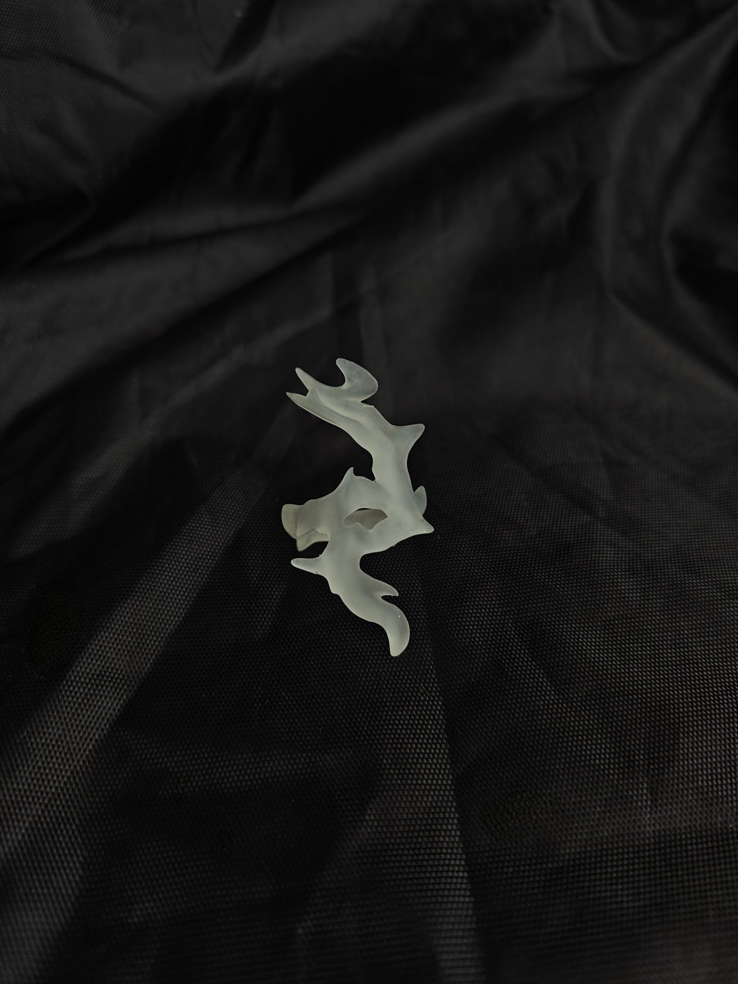 Frozen Thorns – Transparent Dragonbone Ring