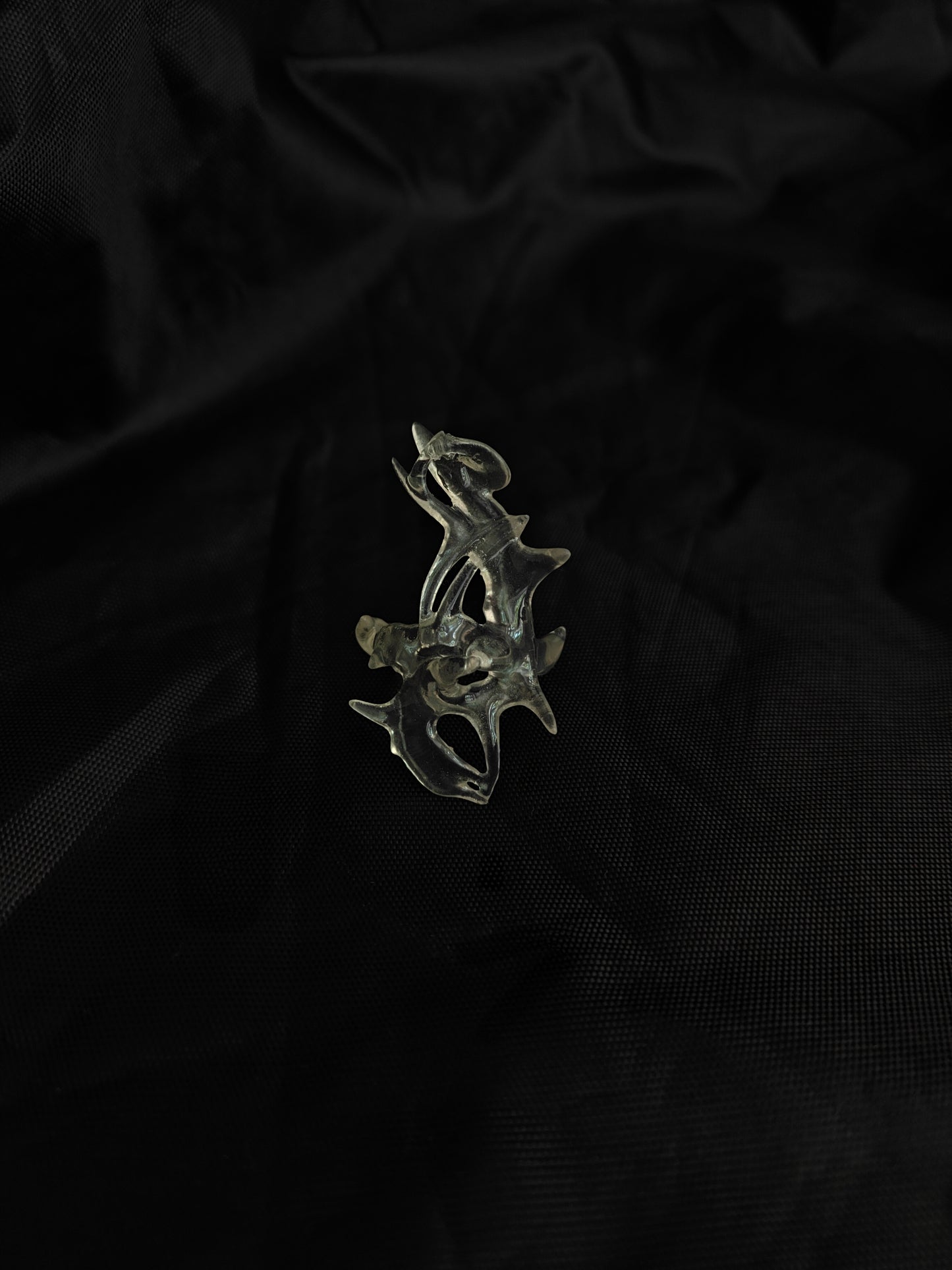 Frozen Thorns – Transparent Fishbone Ring